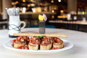 knusprige Bruschetta mit frischen Tomaten